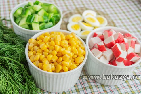 Салат с крабовыми палочками, кукурузой и огурцом - ингредиенты