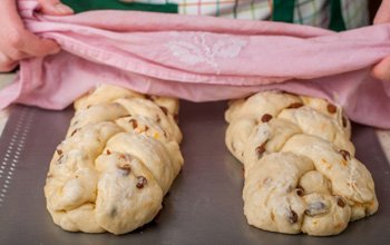 Сдобная косичка с изюмом и апельсиновой цедрой. Рецепт и приготовление. Шаг 16