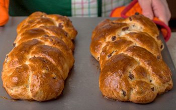 Сдобная косичка с изюмом и апельсиновой цедрой. Рецепт и приготовление. Шаг 18