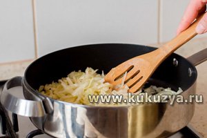 Заливной пирог с капустой и яйцами