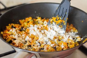 Картофельная запеканка с фаршем и овощами. Приготовление, шаг 5